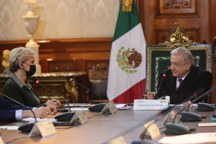 Andrés Manuel López Obrador y Jennifer Granholm 
