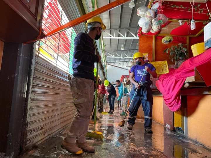 Limpieza en mercado de Iztapalapa