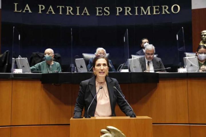 Kenia López Rabadán