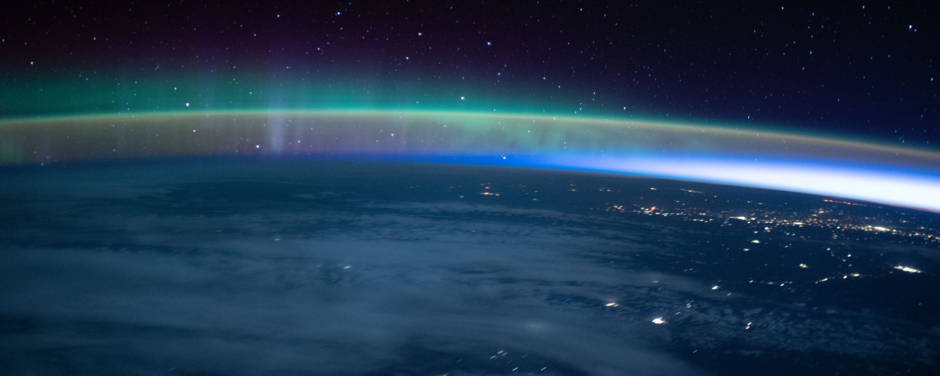 Una aurora sobre la Tierra