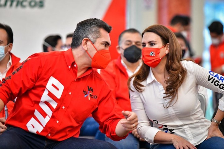 Alejandro Moreno y Carolina Viggiano