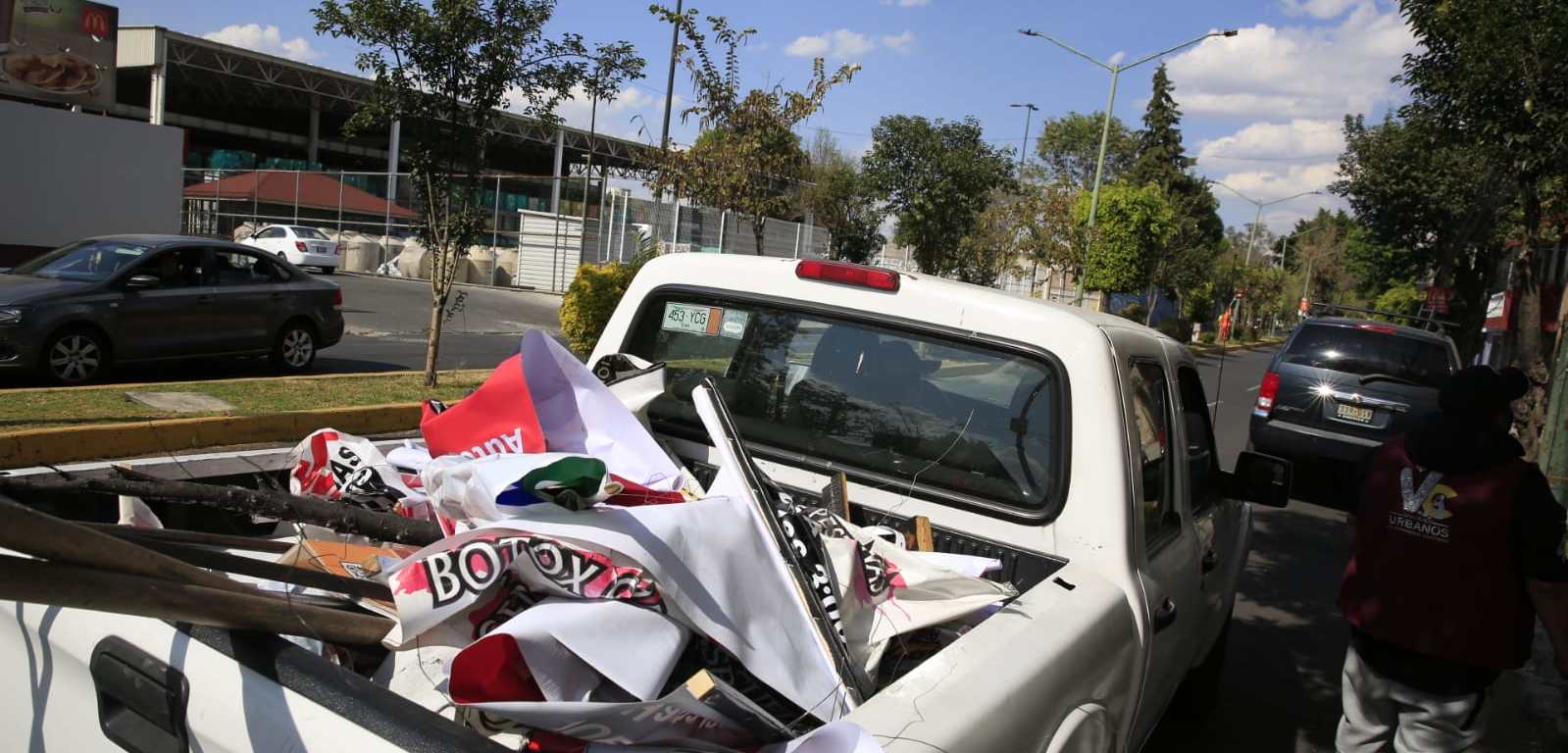 Camioneta con desperdicios