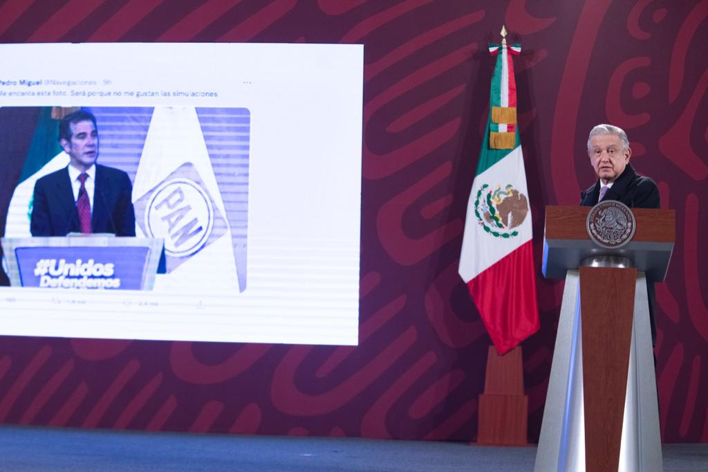 López Obrador y Lorenzo Córdova