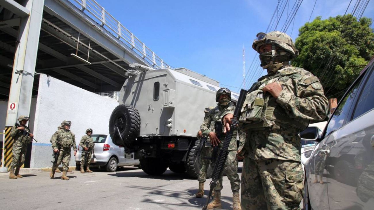 Militares en operativo en la calle