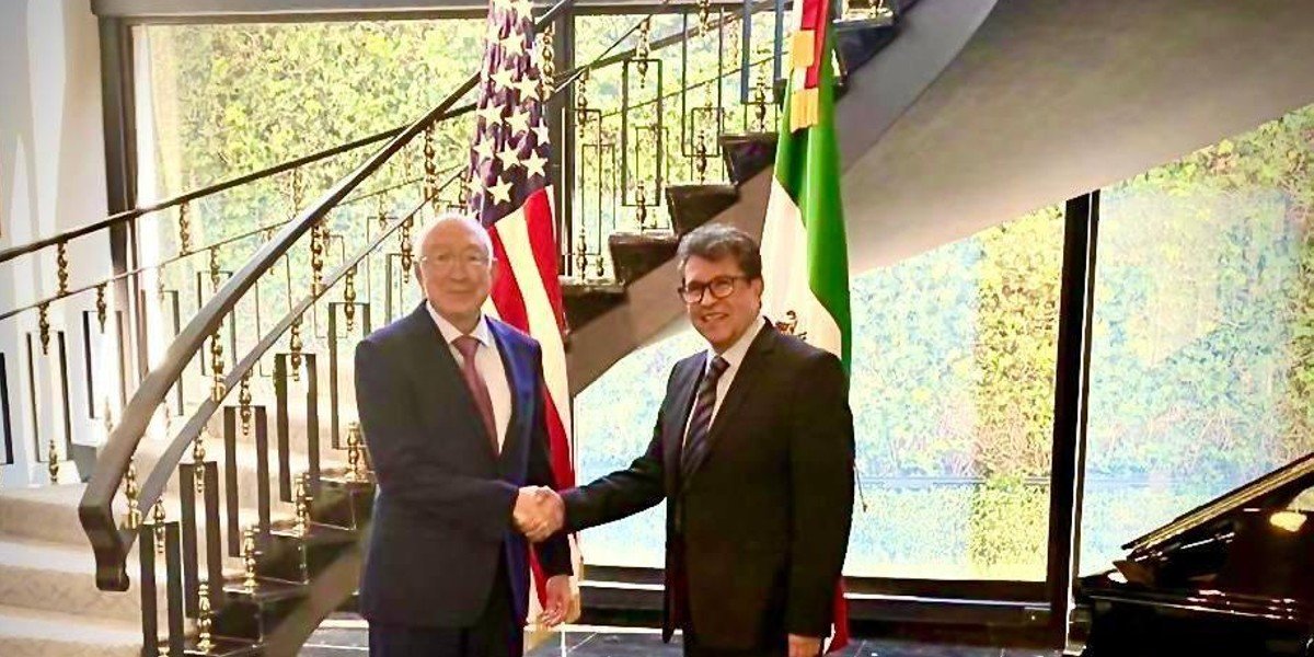 Ken Salazar y Ricardo Monreal