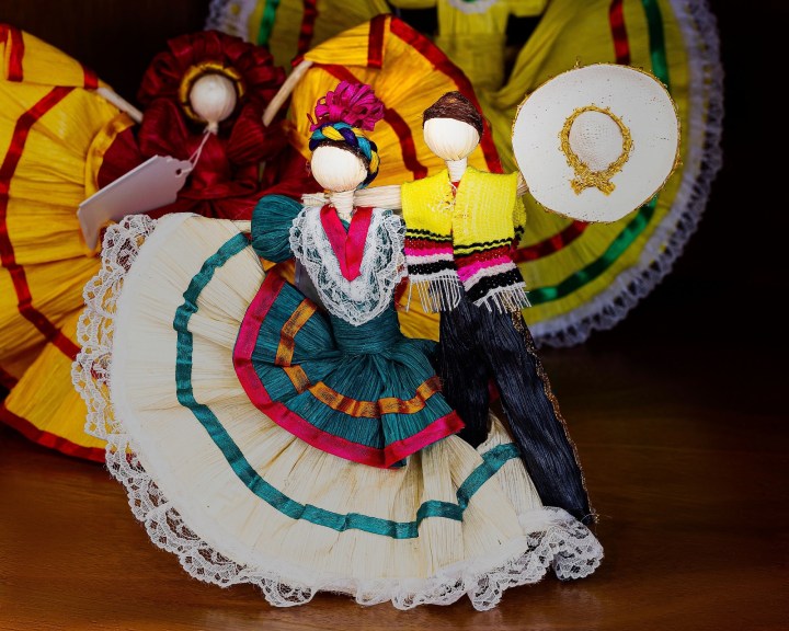 Artesanías con hojas de maíz