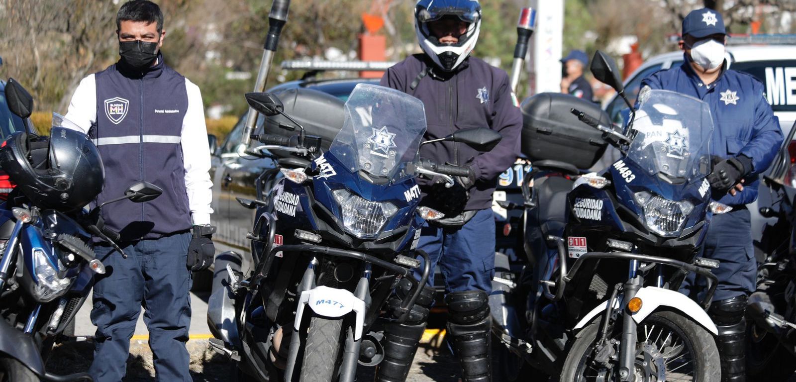 Policías en moto