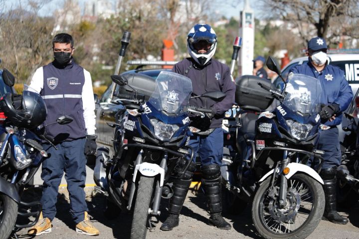 Policías en moto
