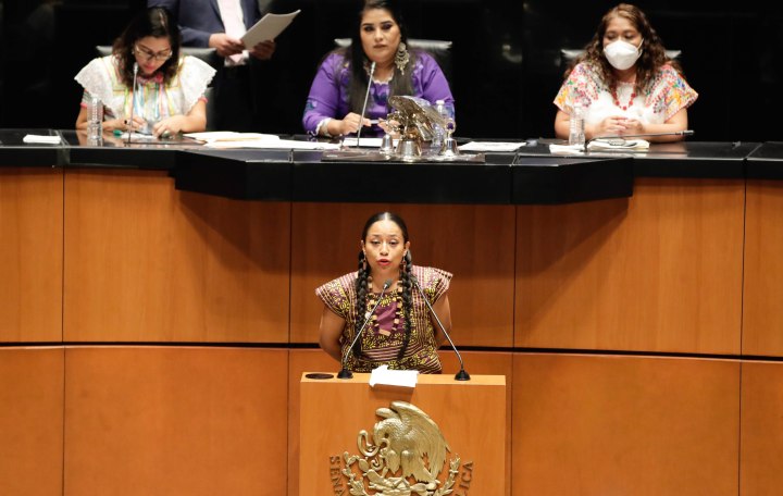 Mujer indígena en el Senado