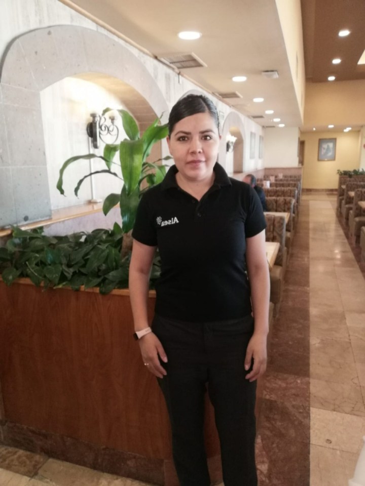 Colaboradora de grupo Alsea 