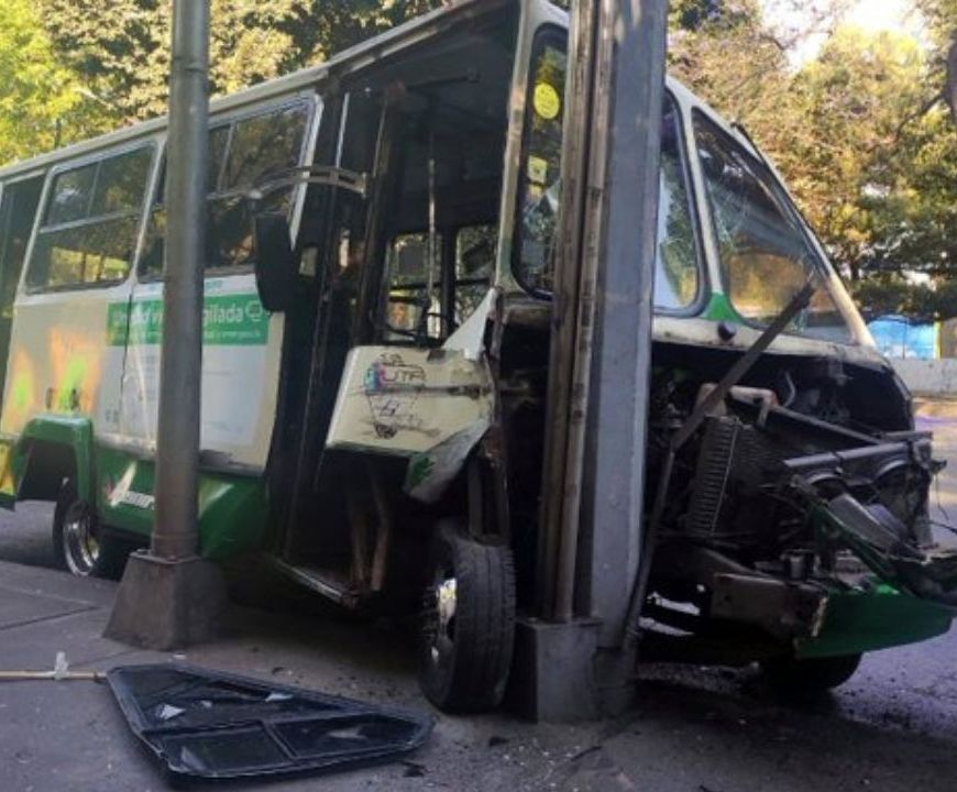 Microbús siniestrado en Calzada de Tlalpan