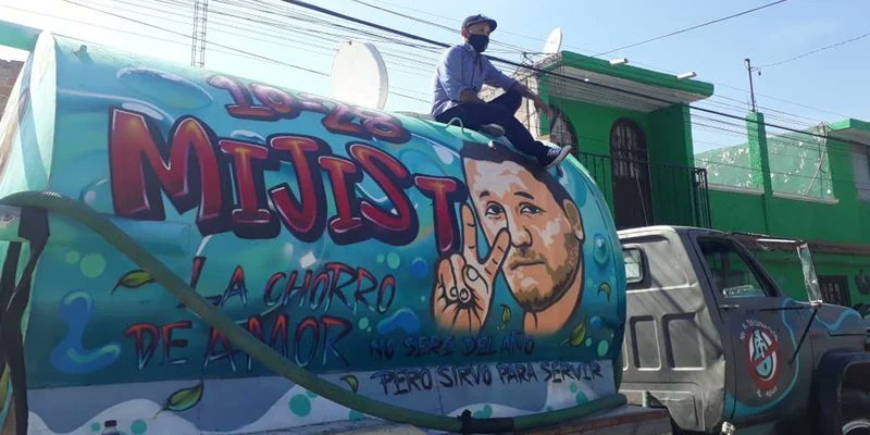 El "mijis", caricatura en una pipa que donó en SLP