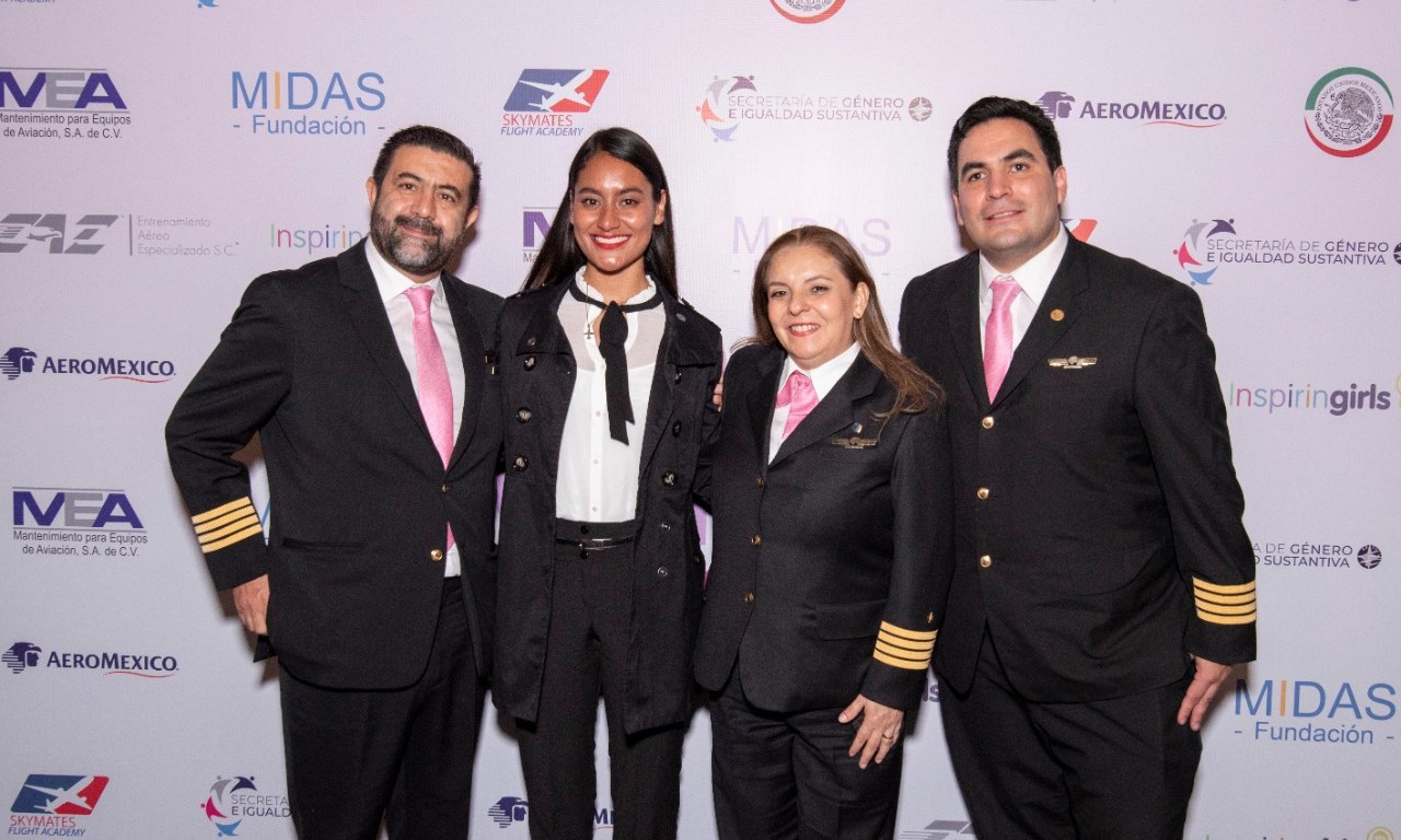 Pilotos aviadores de México