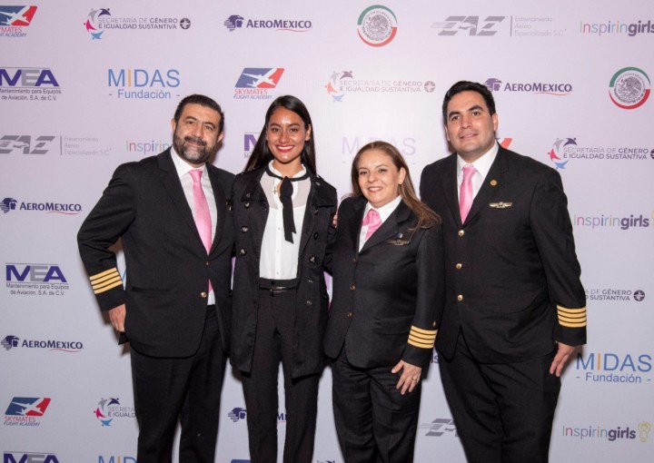 Pilotos aviadores de México