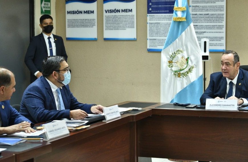 Presidente visita el Ministerio de Energía y Minas
