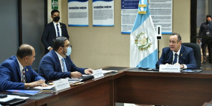 Presidente visita el Ministerio de Energía y Minas