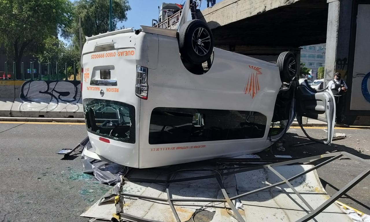 Combi de Nicolás Romero cae sobre Periférico