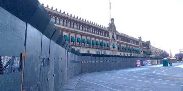 Vallas en el Zócalo 