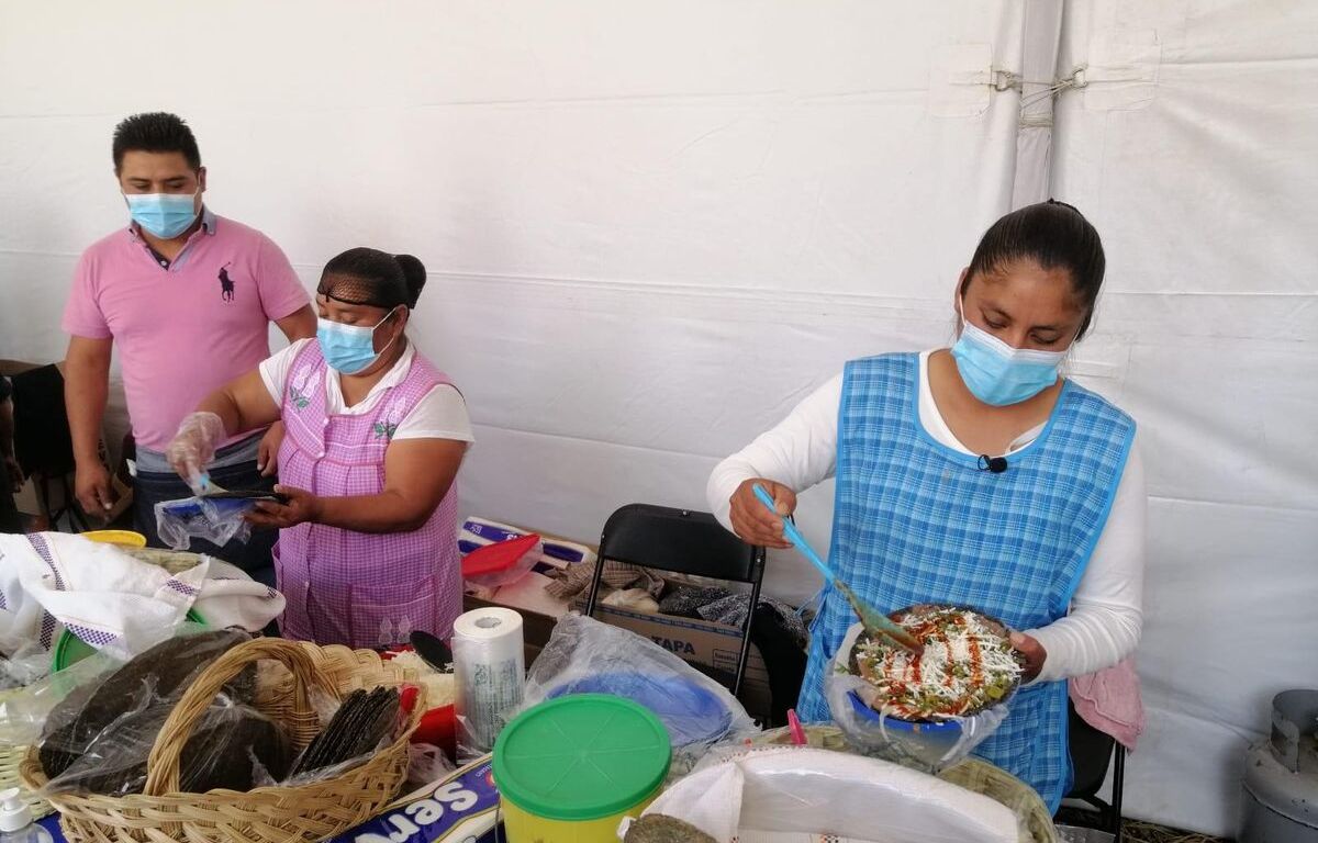 Vendedoras de alimentos mexicanos