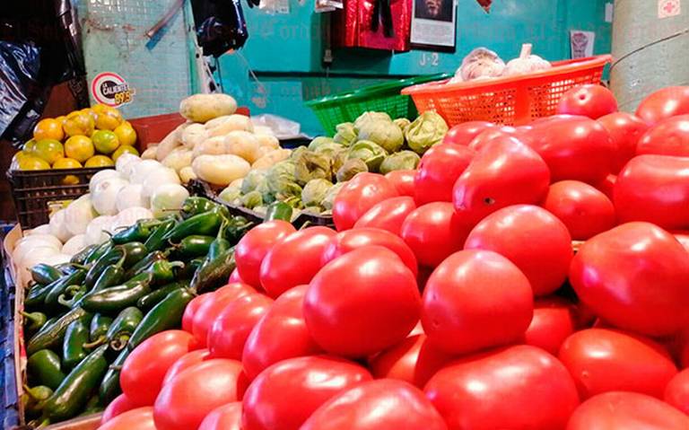 verdura en puesto del mercado