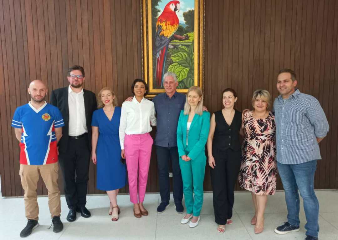 Miguel Díaz Canel y periodistas de RT