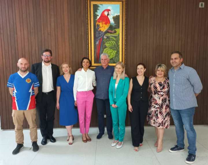 Miguel Díaz Canel y periodistas de RT