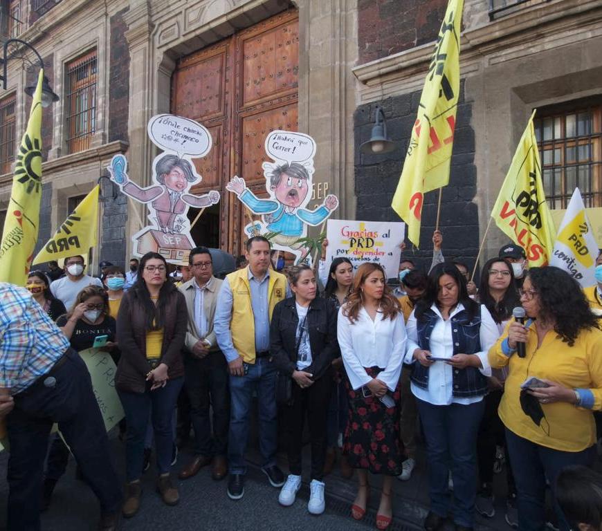 Líderes del PRD en la SEP