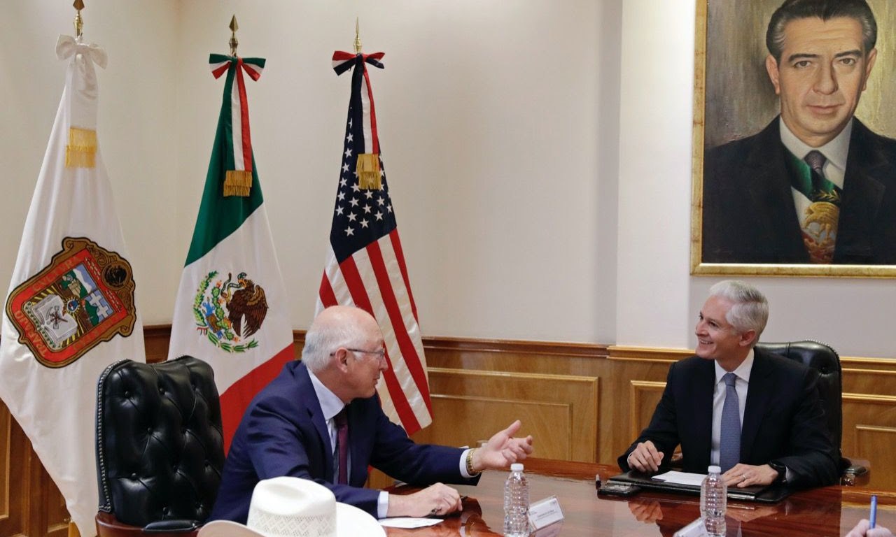 Alfredo del Mazo y Ken Salazar