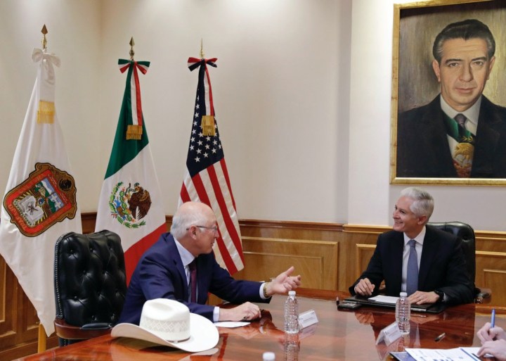 Alfredo del Mazo y Ken Salazar