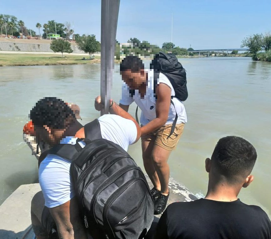 Migrantes en Río Bravo
