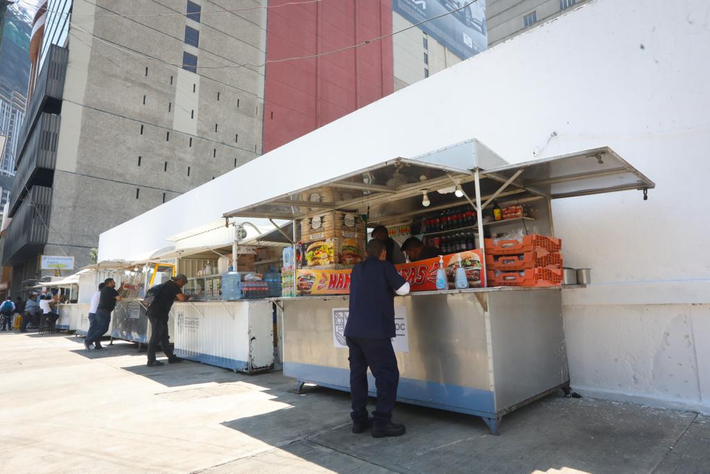 Puesto semi fijo de la calle