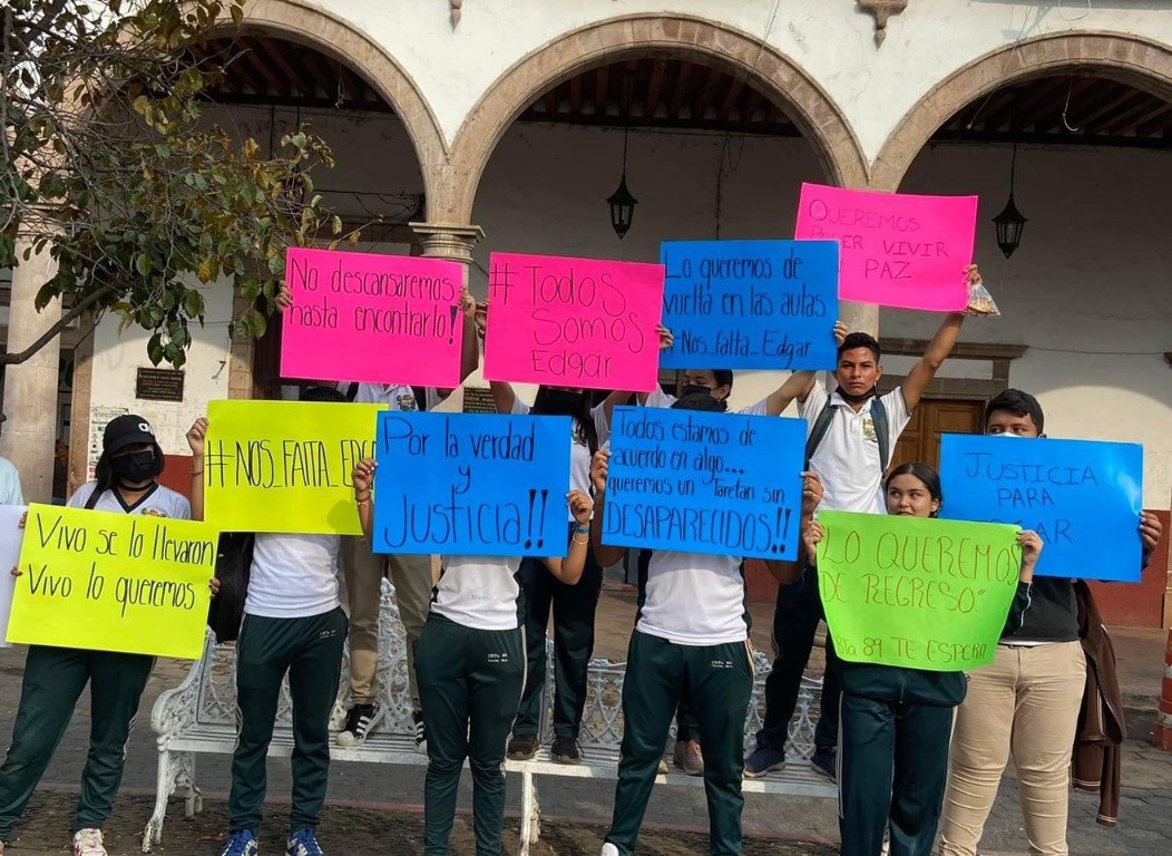 Alumnos del Centro de Bachillerato Tecnológico Agropecuario