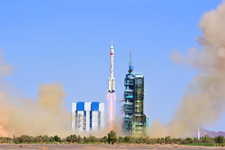 La nave espacial  tripulada Shenzhou-14 