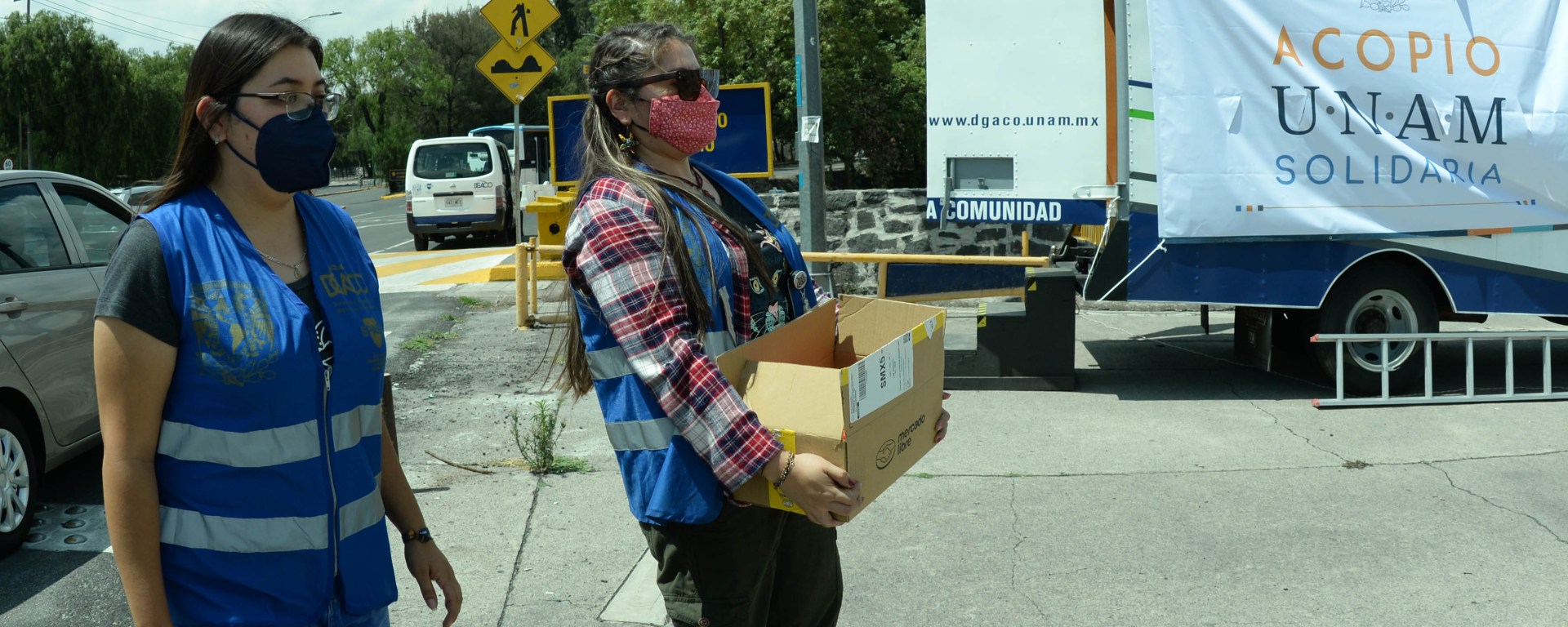 Entrega de víveres en la UNAM