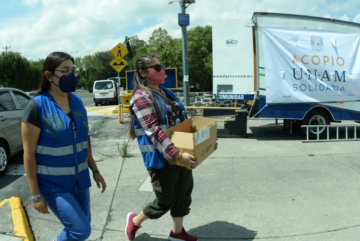Entrega de víveres en la UNAM