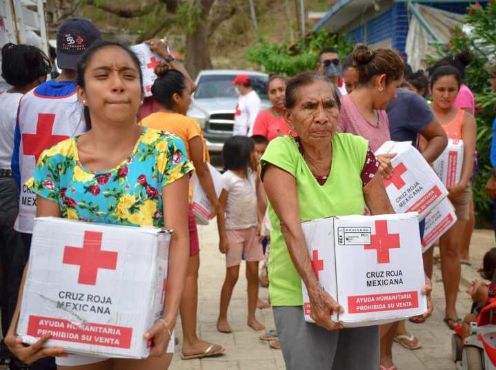 Entrega Cruz Roja despensas