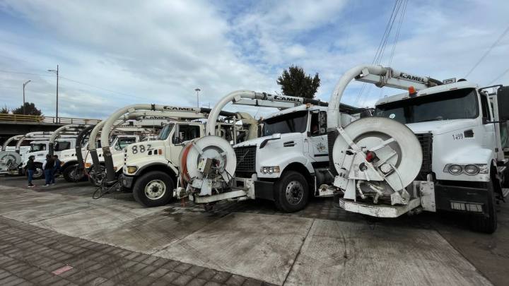 Camiones para atender inundaciones 