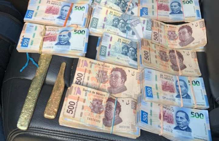 billetes y barras de oro aseguradas