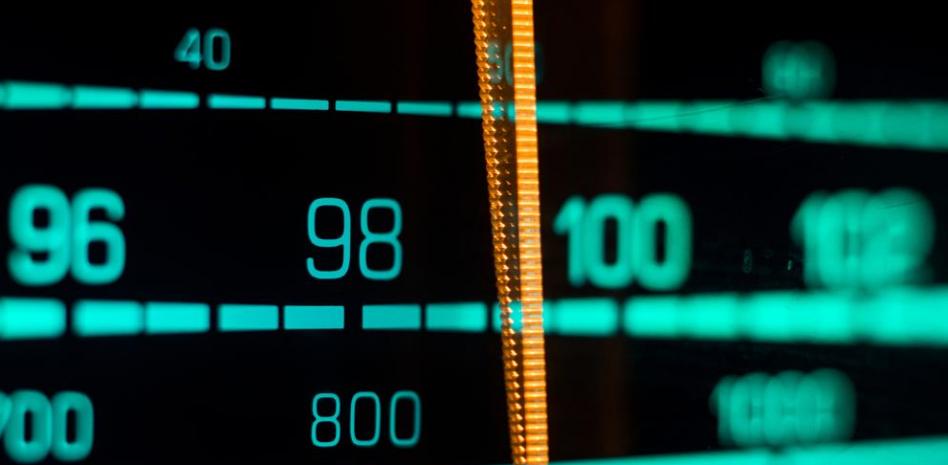 Frecuencias en la radio comercial