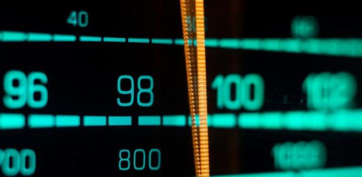 Frecuencias en la radio comercial