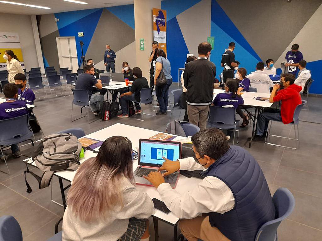 Mesa de trabajo en concurso