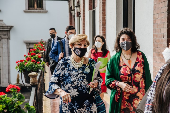 Integrantes de la CIDH con personas indígenas en Chiapas