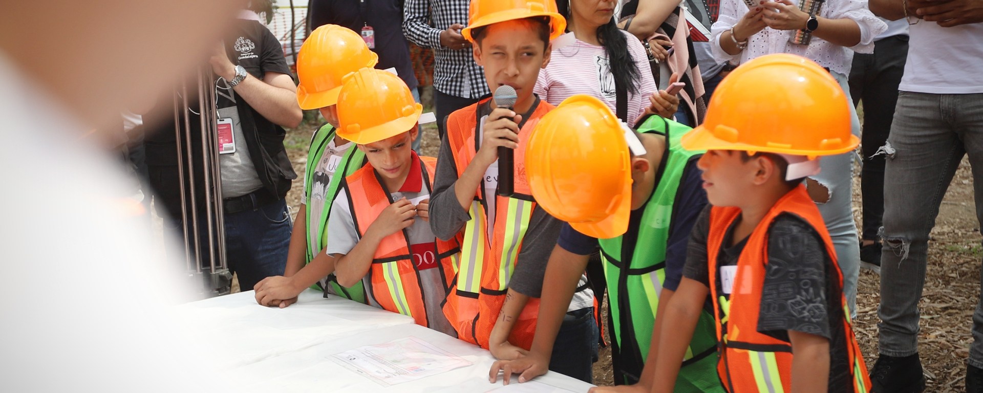 Niños constructores