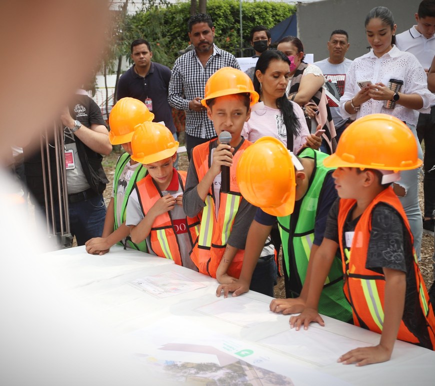 Niños constructores