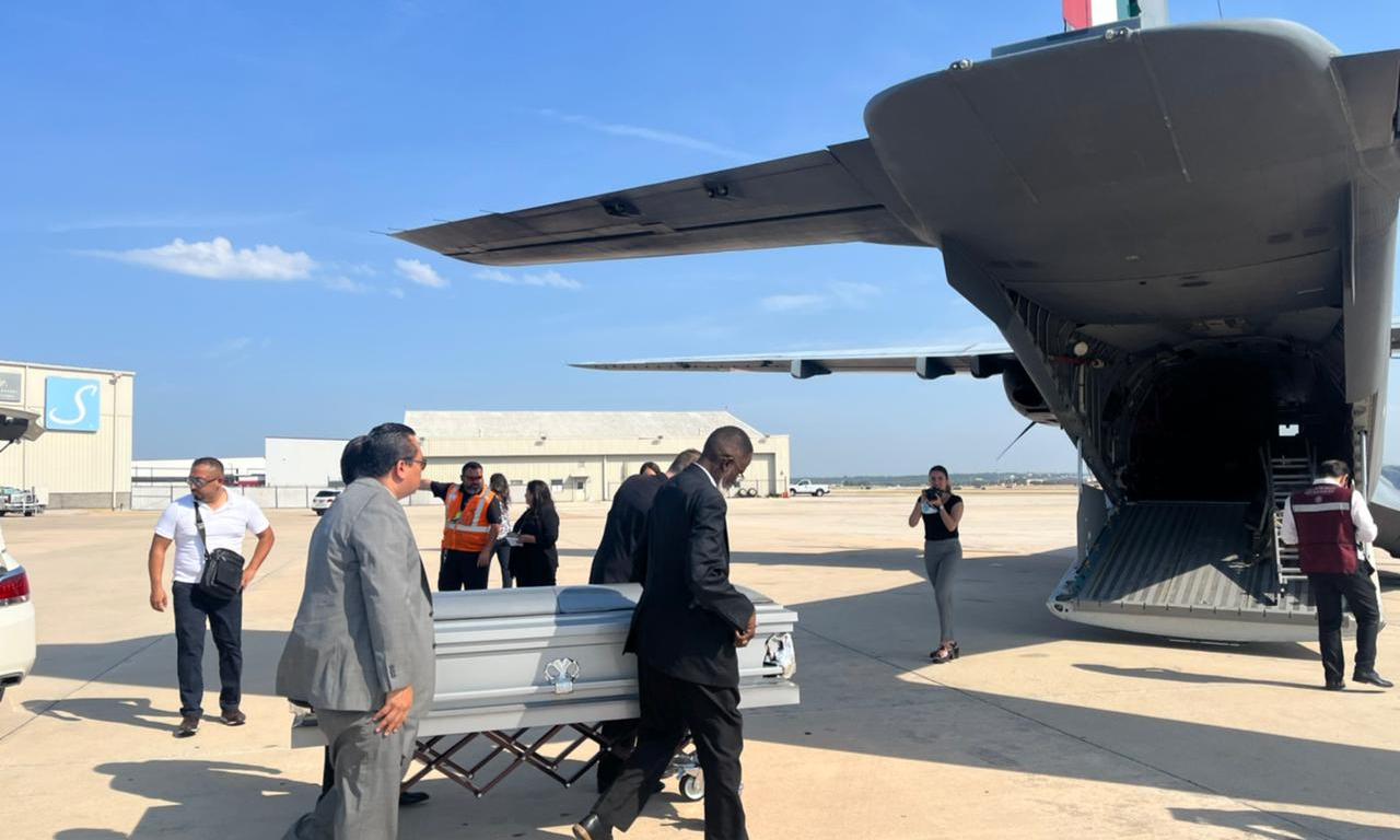 Repatrian cuerpos a México