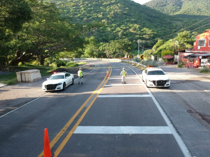 Personal de la Guardia Nacional en carretera