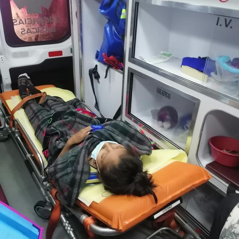 Mujer en ambulancia