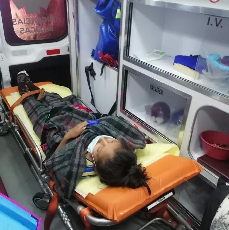 Mujer en ambulancia