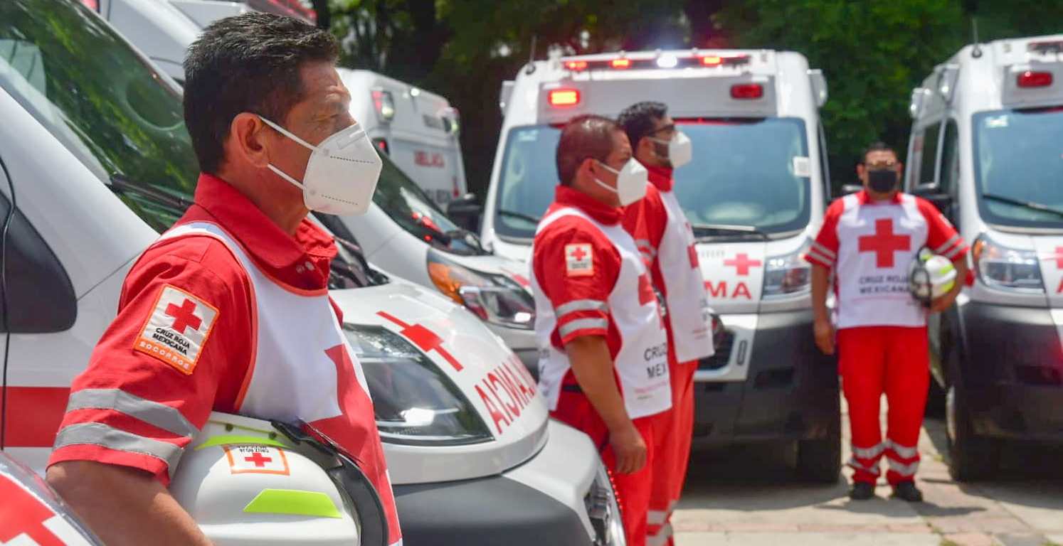 Socorristas de la Cruz Roja y ambulancias