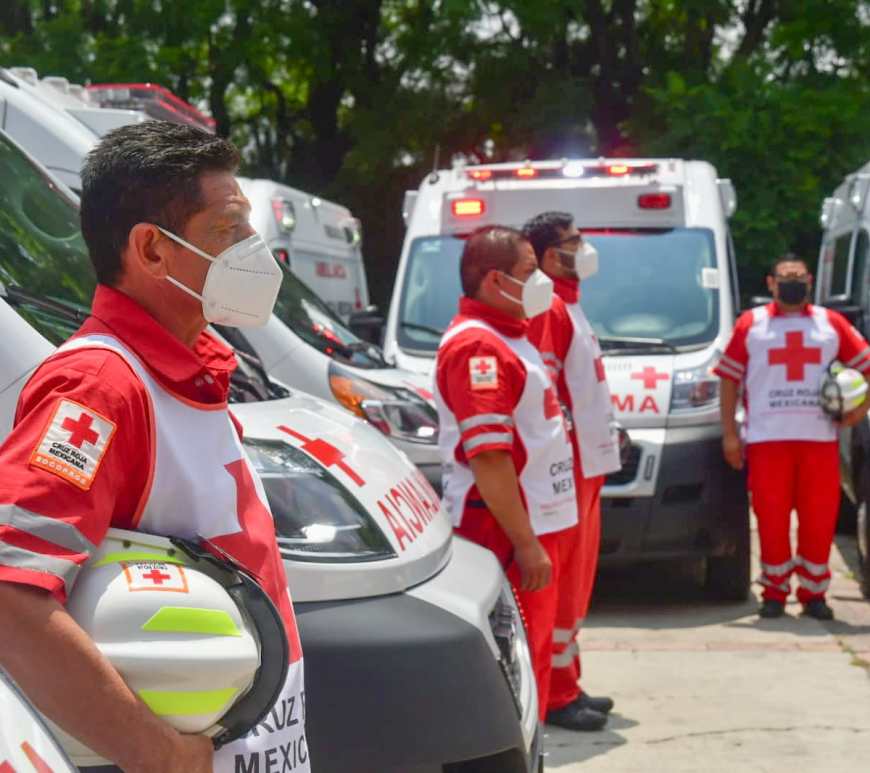 Socorristas de la Cruz Roja y ambulancias